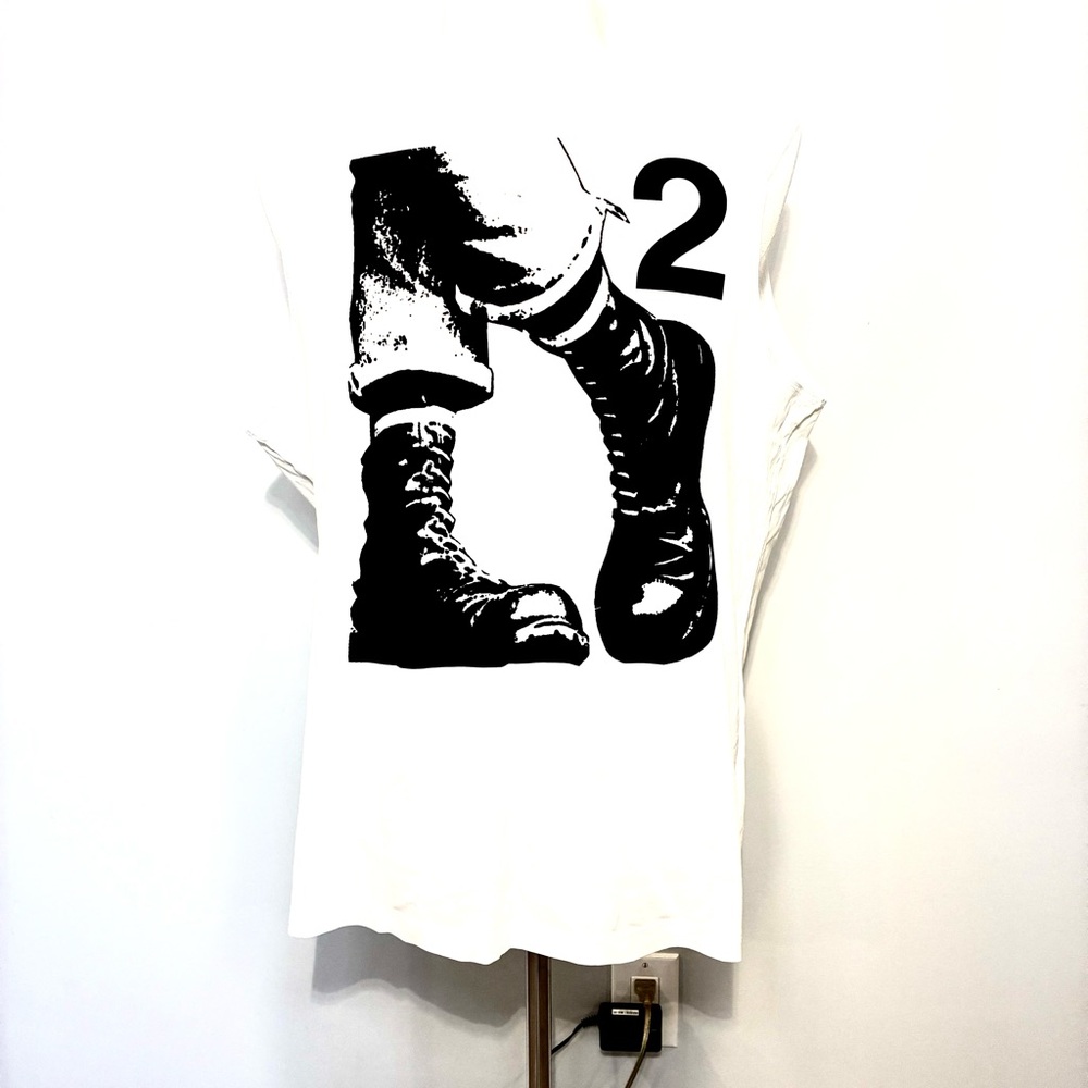 DSQUARED2 Designer Unique T-Shirt with Black Extra Large Logo, Size L - Picture 2 of 6